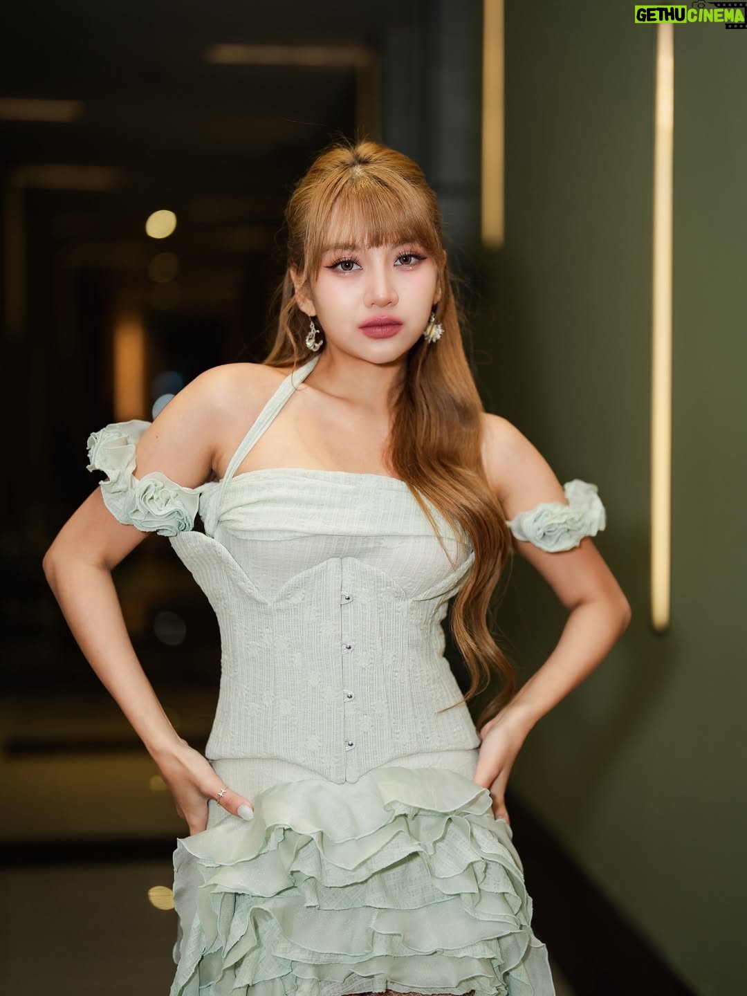 Ghea Indrawari - 55K Likes - kalau gak bisa nyelam bareng, jangan ajak Pisces main air - ramalan hari ini.
.
thanks for having me @beagencyofficial ✨