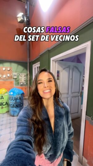 Gina Holguín Instagram - Cosas que no sabías que eran falsas en el set de Vecinos 📺🤯
#Vecinos #Televisa #Televisión #Produccion