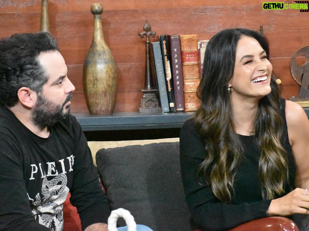 Gina Holguín - 4.5K Likes - ¿Que si me divierto en @miembrosalairetv ? MASHIN!!!
Gracias!!! La pasé increíble. Solo espero que no se olvide @facufacundo que: “Y Gina también” 
La última foto es la lista de los compromisos dentro de @lacasafamososmx que Facundo firmó bajo notario y con la secretaria de gobernación que dio fe y legalidad de dicho documento. 
 A GANAR FACUNDO!!!!! 😎🙌🏽