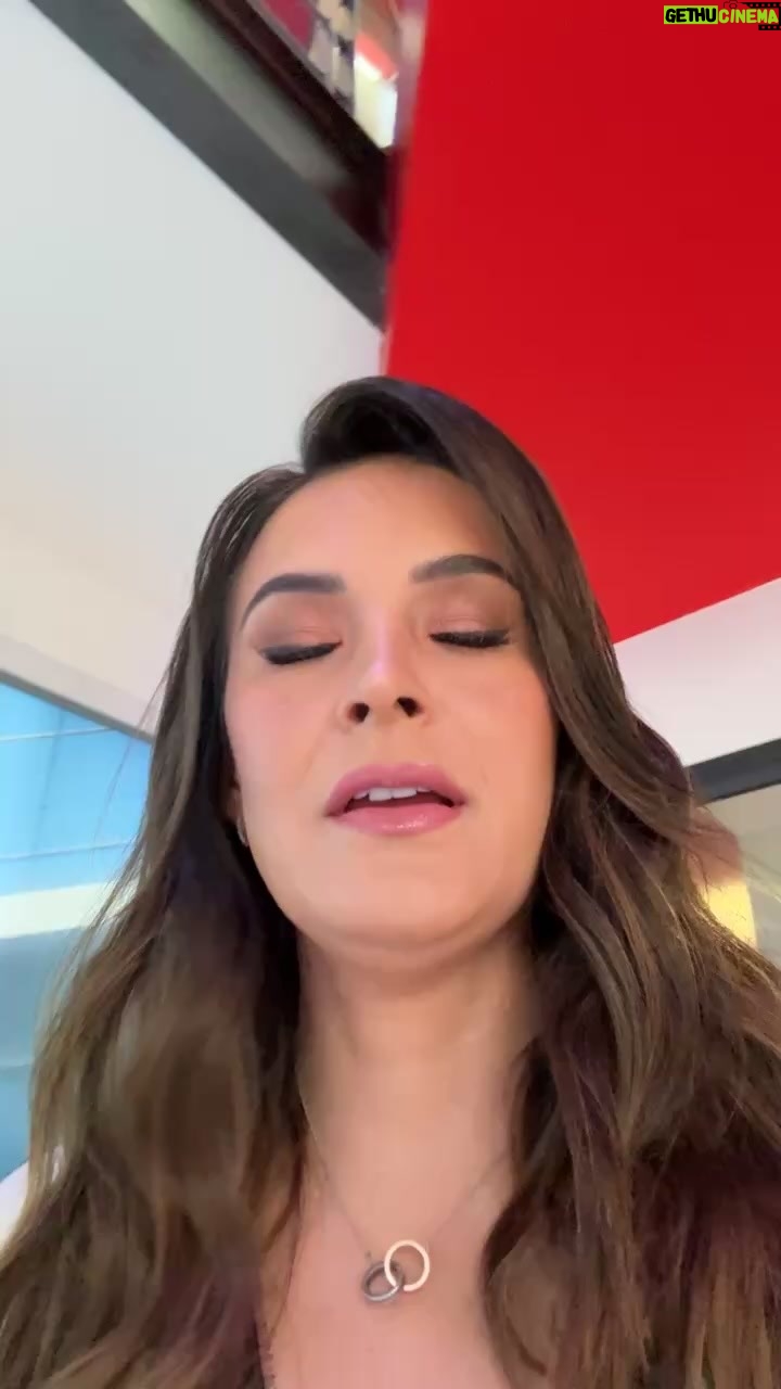 Gina Holguín - 4.3K Likes - En vivo!!!