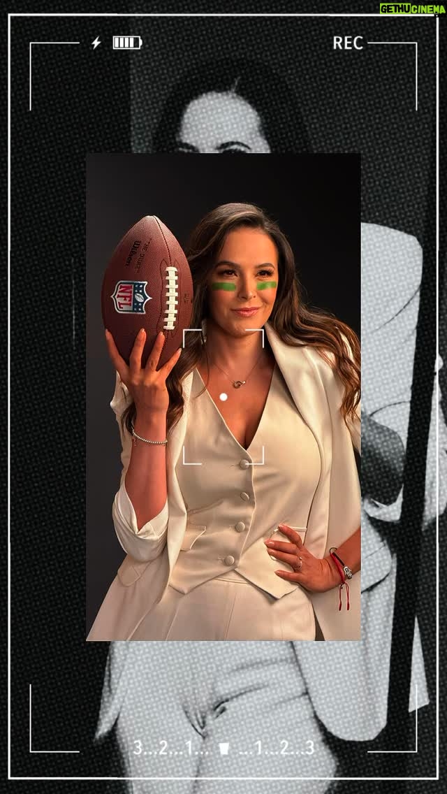 Gina Holguín - 2.4K Likes - Preparando algo… 🏈 ✨

#NFL #SuperBowl #Televisa #Host

Para que me dan ideas @losflacuchas 😂