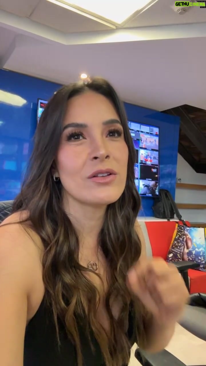 Gina Holguín - 3.4K Likes - El live de hoy, con un poco de todo. 
Noticias con @anaordonana, las mascotas del mundial, que buscan en un hombre las mujeres de Matu ( o no), y más… 
Gracias por conectarse. 
No olviden comentar sus consejos los que me prometieron.