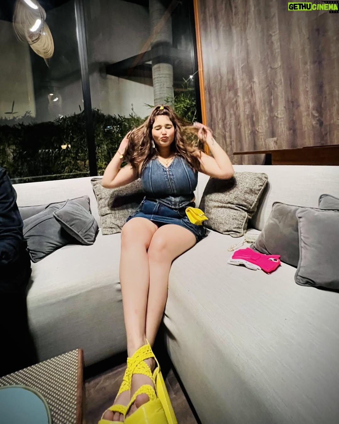 Ginni Soni - 14.2K Likes - Mere sabar k fal ka kisi ne juice bna k pee liya..🥲