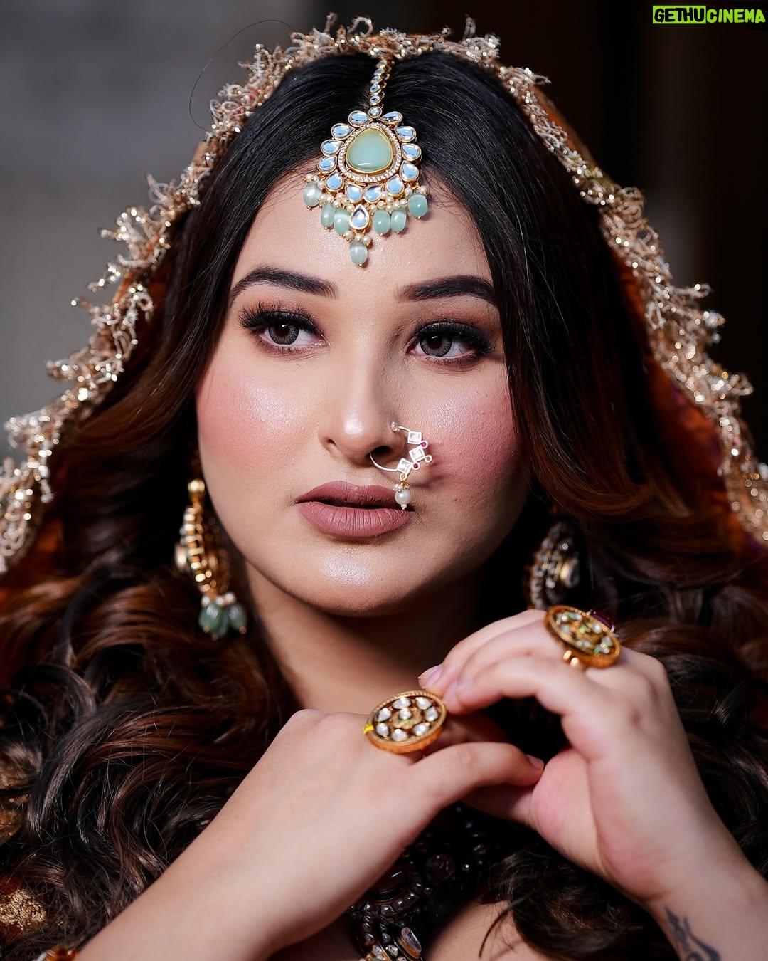 Ginni Soni - 18.7K Likes - Mai meri imaginary duniya mein he theek hu.. reality kafi vahiyaat hai..😅

Makeup:- @staffi_makeovers 
Jewellery:- @manirambalwantrai
Outfit:- @dresses_by_chetna