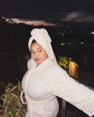 Ginni Soni Instagram - I am single now.. I was single before but now I’m extra single..along with extra beautiful, hot, sexy, adorable, cute..etc etc😛✌🏻