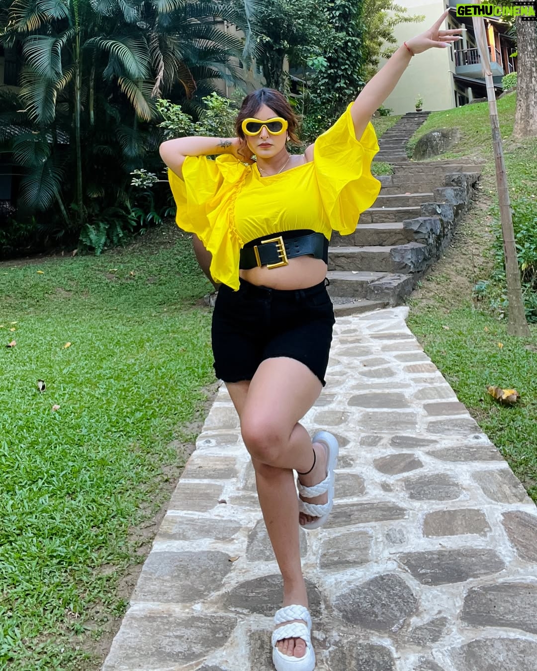 Ginni Soni - 31.1K Likes - ‘zyada se zyada kya ho jayega’.. yeh kehte kehte satyanash hogya..😭

#ginnisoni #loveyourself #loveyourbody #loveyourcurves #lyricsarelove #whatasong #beautifulme 😛