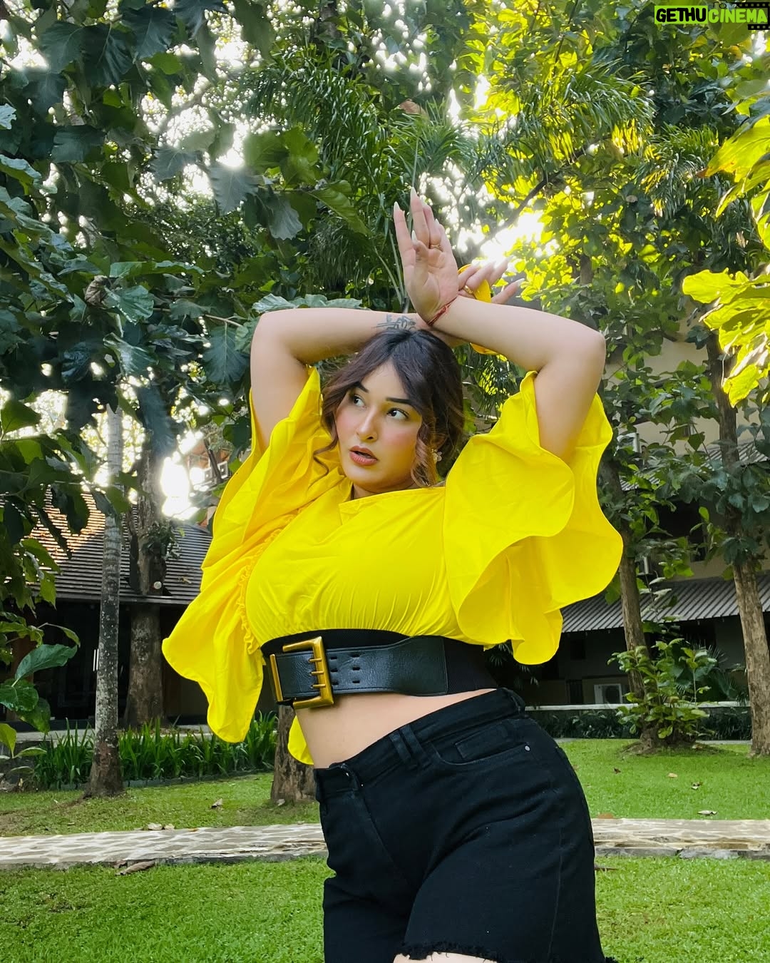 Ginni Soni - 31.1K Likes - ‘zyada se zyada kya ho jayega’.. yeh kehte kehte satyanash hogya..😭

#ginnisoni #loveyourself #loveyourbody #loveyourcurves #lyricsarelove #whatasong #beautifulme 😛