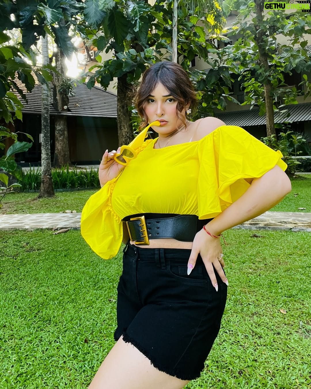 Ginni Soni - 31.1K Likes - ‘zyada se zyada kya ho jayega’.. yeh kehte kehte satyanash hogya..😭

#ginnisoni #loveyourself #loveyourbody #loveyourcurves #lyricsarelove #whatasong #beautifulme 😛