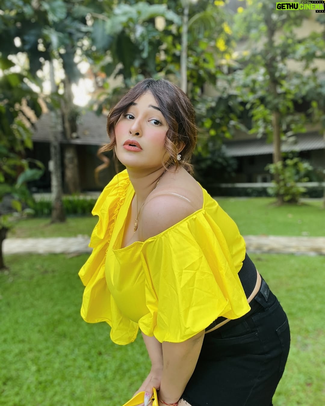 Ginni Soni - 31.1K Likes - ‘zyada se zyada kya ho jayega’.. yeh kehte kehte satyanash hogya..😭

#ginnisoni #loveyourself #loveyourbody #loveyourcurves #lyricsarelove #whatasong #beautifulme 😛