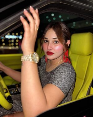 Ginni Soni Instagram - Falling for myself..🫢😍
Earrings:- @the_rabhini ✨
#dubai🇦🇪 #ginni #ginnisoni