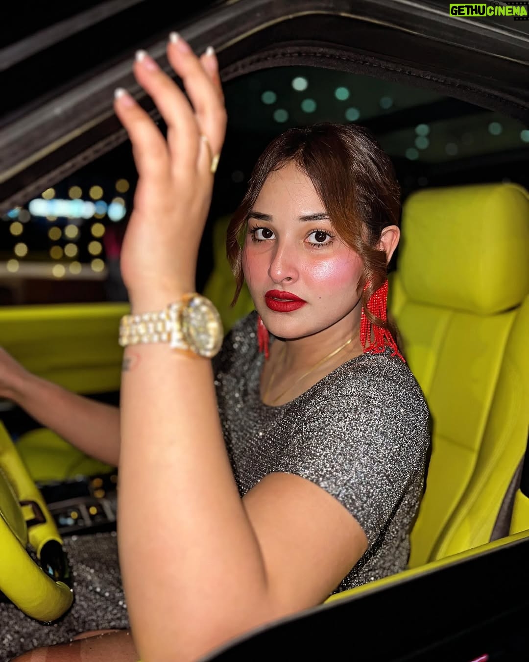 Ginni Soni - 18.1K Likes - Falling for myself..🫢😍

Earrings:- @the_rabhini ✨

#dubai🇦🇪 #ginni #ginnisoni