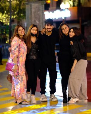 Ginni Soni Instagram - My unpaid therapists..😘🤌🏻❤️ @naazukmadanlochan @masroor_chougle3 @anjali_kapoorofficial