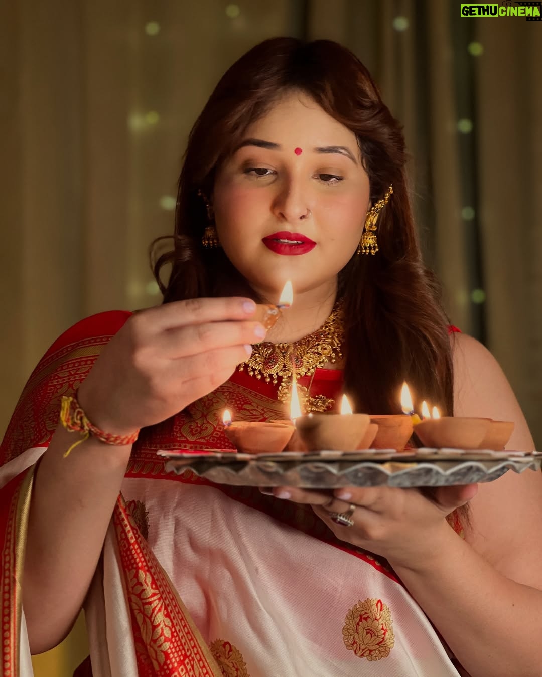 Ginni Soni - 17.6K Likes - Shubh Deepawali..🪔🌟 @isuraj.22 Tu bhabhi aur tere dono jeeju’s missing hai bs..😛 jldi aajao..❤️🫀🧿