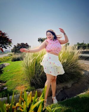 Ginni Soni Instagram - I don’t want my entire life to be a collection of letting go.. For once, I want someone to fight for me..to choose me purposefully.. and to show me that I am worthy of being held onto..🩷