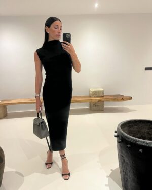 Giorgia Gabriele Instagram - Rose dress 🖤 @armariumbrand