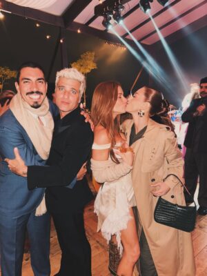 Giovanna Lancellotti Instagram - Ontem celebrando o amor e a renovação dos 15 anos de @gioewbank e @brunogagliasso 🤍
Essa potência de casal que eu amo tanto!
Muito especial viver esse momento com vocês! Que venha a vida toda de felicidades e desse amor que só aumenta