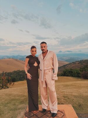 Giovanna Lancellotti Instagram - Ontem celebrando o amor e a renovação dos 15 anos de @gioewbank e @brunogagliasso 🤍
Essa potência de casal que eu amo tanto!
Muito especial viver esse momento com vocês! Que venha a vida toda de felicidades e desse amor que só aumenta