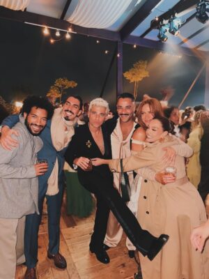 Giovanna Lancellotti Instagram - Ontem celebrando o amor e a renovação dos 15 anos de @gioewbank e @brunogagliasso 🤍
Essa potência de casal que eu amo tanto!
Muito especial viver esse momento com vocês! Que venha a vida toda de felicidades e desse amor que só aumenta