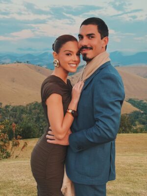 Giovanna Lancellotti Instagram - Ontem celebrando o amor e a renovação dos 15 anos de @gioewbank e @brunogagliasso 🤍
Essa potência de casal que eu amo tanto!
Muito especial viver esse momento com vocês! Que venha a vida toda de felicidades e desse amor que só aumenta
