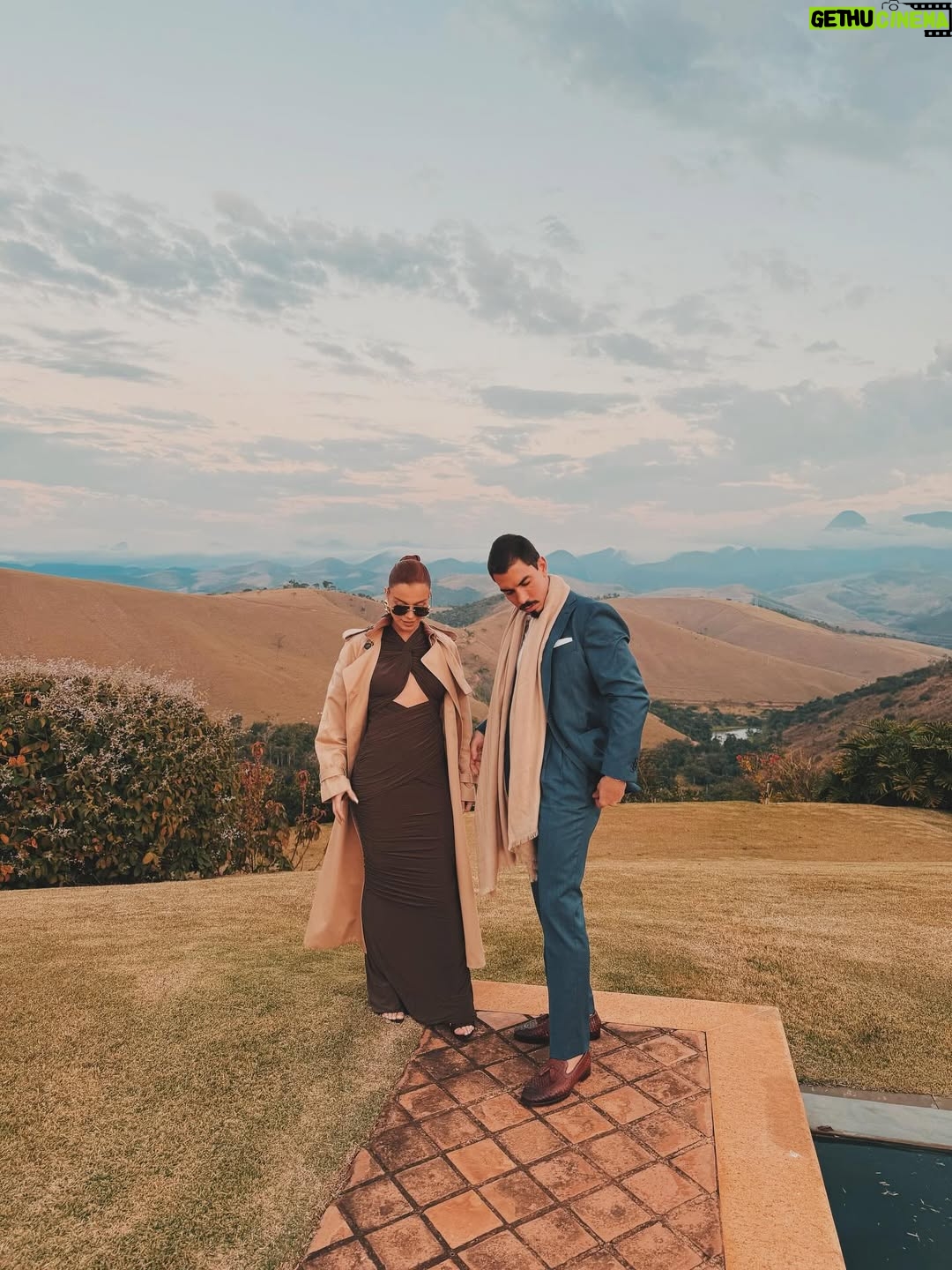 Giovanna Lancellotti - 132.1K Likes - Ontem celebrando o amor e a renovação dos 15 anos de @gioewbank e @brunogagliasso 🤍
Essa potência de casal que eu amo tanto! 
Muito especial viver esse momento com vocês! Que venha a vida toda de felicidades e desse amor que só aumenta