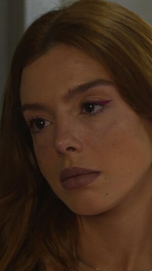 Giovanna Lancellotti Instagram - Ô, gente! A Kami tá sofrendo tanto 💔 Será que o Marlon vai mesmo casar com ela um dia? #DonaDeMim