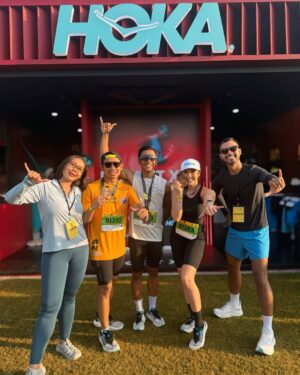 Gisella Anastasia Instagram - #TogetherWeFlyHigher This Medal Goes to kesayangan mama Isel, Gempita ✨
My biggest cheerleader dari awal aku kecemplung di olahraga lari 📣💃
Setiap kali lagi capek latihan, selalu ada pelukan dan semangat dari Empi yang bikin mama Isel kuat lagi.
Selama ini belum pernah race 10k aku ber’ekor kecil, dl seingetku pernah 1:04 d bandung, dan 1:10 d bali 2 tahun lalu…
PB di Maybank Marathon 2025 ini bukan cuma hasil keringatku sendiri, tapi juga hasil support system terhebat—terutama kamu, Gem ❤️
Juga hasil dukungan temen2, dan jg semangat dan bimbingan yg mas @bayuprasetio kasi selama race kemarin🤸♀️
Gak ketinggalan jg karna gear lari yang nyaman banget yg bikin ak bisa lari maksimal kemarin..
Big thanks buat @hoka_indonesia yang selalu jadi partner terbaik di setiap langkah 🏃🏻♀️💨
Medal ini kita punya sama-sama.