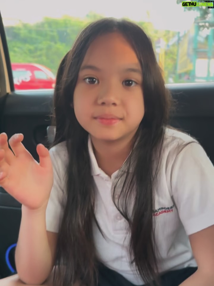 Gisella Anastasia - 51.6K Likes - Time flies so fast 🪽
Sudah kelas 5 sekarang kamu, nak…
Tinggal dua tahun lagi di bangku sekolah dasar. 🥹

Makin ke sini, makin banyak pesan dan wejangan yang mama sampaikan.
Kadang mama Isel juga jadi makin bawel ya… maafin ya, nak.
Semua itu karena kami sayang dan ingin yang terbaik buat kamu.

Doa kami selalu menyertaimu setiap hari,
seperti doa kita pagi ini…
Agar kamu bisa menimba ilmu dengan senang, penuh sukacita,
belajar bukan cuma jadi anak yang cerdas di pelajaran,
tapi juga bertumbuh jadi pribadi yang bijak, kuat, dan penuh kasih.
Be the salt and the light, dimanapun kamu berada, termasuk di sekolah.

Bersyukur juga buat keluarga besar @sampoerna.academy 
yang selalu mendukung perkembangan anak anak bukan cuma dalam pendidikan,
tapi juga pertumbuhan pribadi setiap anak.

God bless you always, our dearest one.
We love you 💜