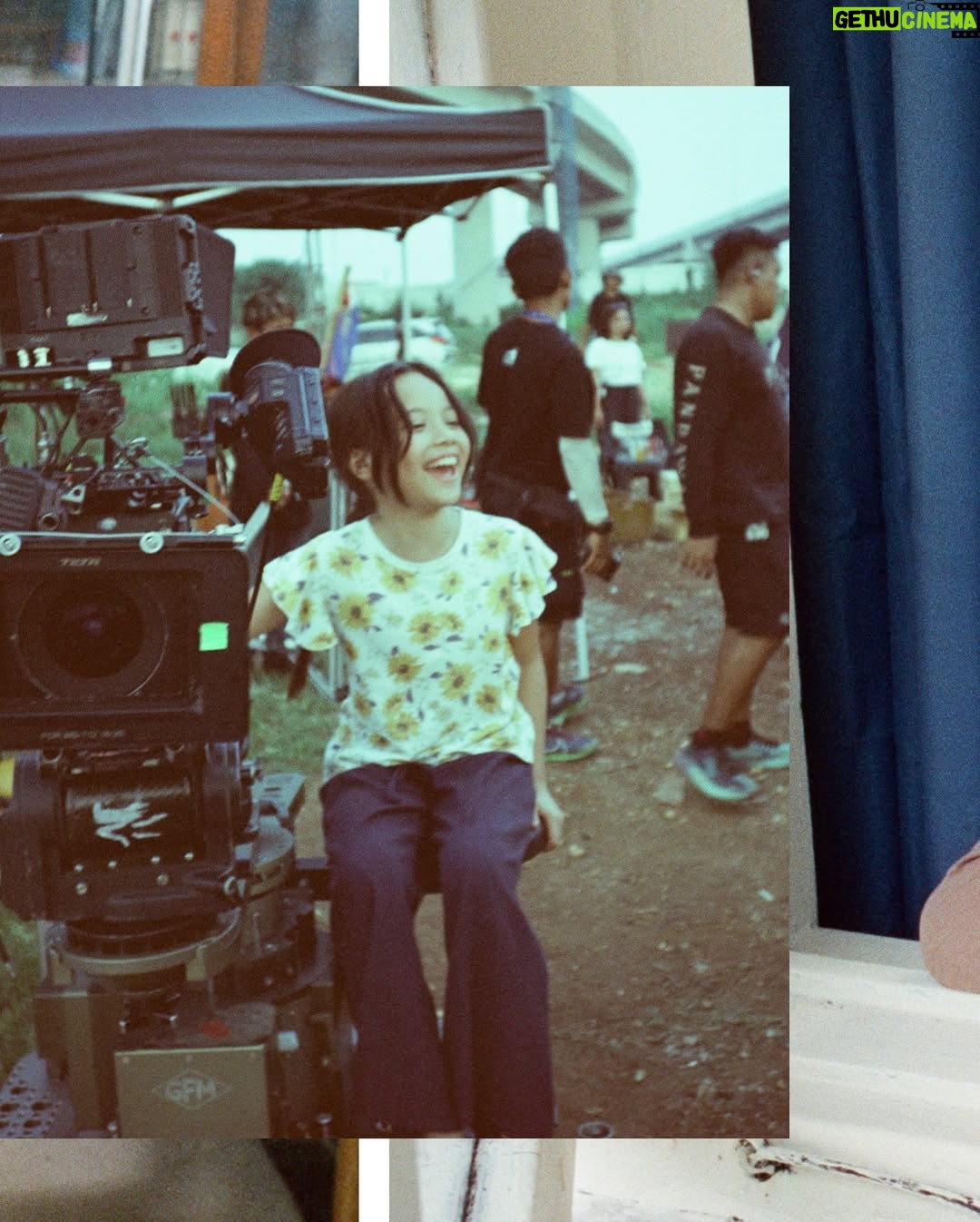 Gisella Anastasia - 105.6K Likes - It’s a wrap for @inigempiii as aisyah yeayyyyy…. Makasi ya om @imamdarto pak @chandparwez @starvisionplus udah ajakin mpi lagi di @modualnekadfilm hihii… can’t wait!!
.
Sampai jumpa di bisokop ❤️
.
📸 om @imamdarto