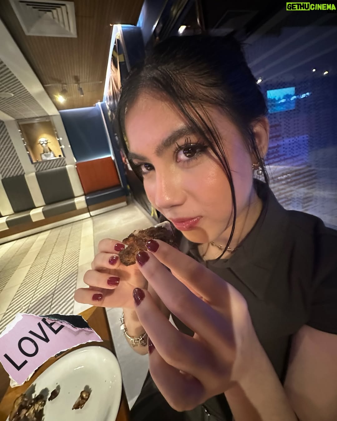 Giulia Benite - 130.6K Likes - de Turma da Mônica, pra vida! 
feliz aniversário, meu amor. 
que venham muitos mais momentos, risadas e trabalhos juntas. 
obrigada por ser você. eu te amo! ❤️‍🩹