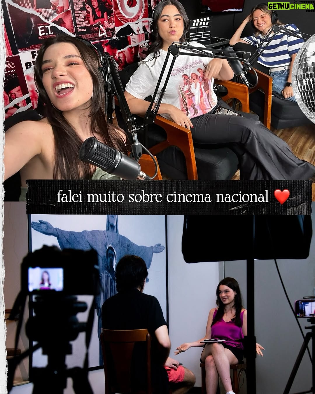 Giulia Benite - 190.9K Likes - 2024 chegando ao fim. Guardo um pedaço de mim nesse ano incrível que vivi, e sempre levarei comigo grandes partes dele também. Foram tantas oportunidades de fazer o que amo (nem coube tudo aqui!), viver experiências que encheram meu coração de alegria e me sentir genuinamente grata por tudo que fiz e todos que cruzaram meu caminho. Nesse próximo ano, que possamos continuar escrevendo as histórias dos nossos próprios filmes, onde somos todos os personagens principais (e viva o cinema nacional, claro!) 🎥💖🎬