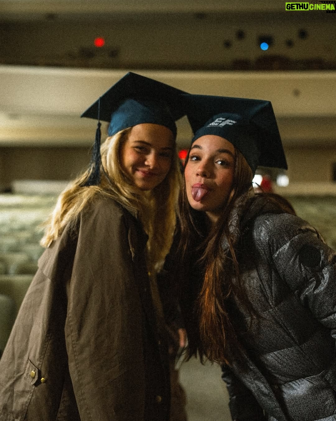 Giulia Benite - 128.7K Likes - Não teria outra forma de finalizar essa história por aqui sem compartilhar essas fotos lindas que recebi da @efbrasil 💖 Me sinto grata, emocionada e feliz por tudo que pude viver nessa experiência que me transformou de uma forma inexplicável. Gostaria que todos pudessem viver isso pelo menos uma vez na vida! O coração tá apertado em me despedir de tantas pessoas maravilhosas mas carrego junto um sorriso no rosto de quem amou poder experienciar tudo isso! 💖