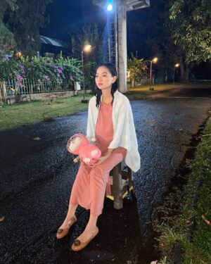 Glenca Chysara Instagram - terbelenggu 🤍