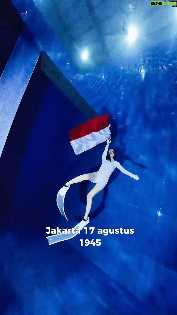 Glenca Chysara - 3 Likes - tanah airku, indonesia. 🇮🇩
pengibaran bendera merah putih di kolam terdalam se Asia Tenggara 🇮🇩

🎥 : @samsulrois