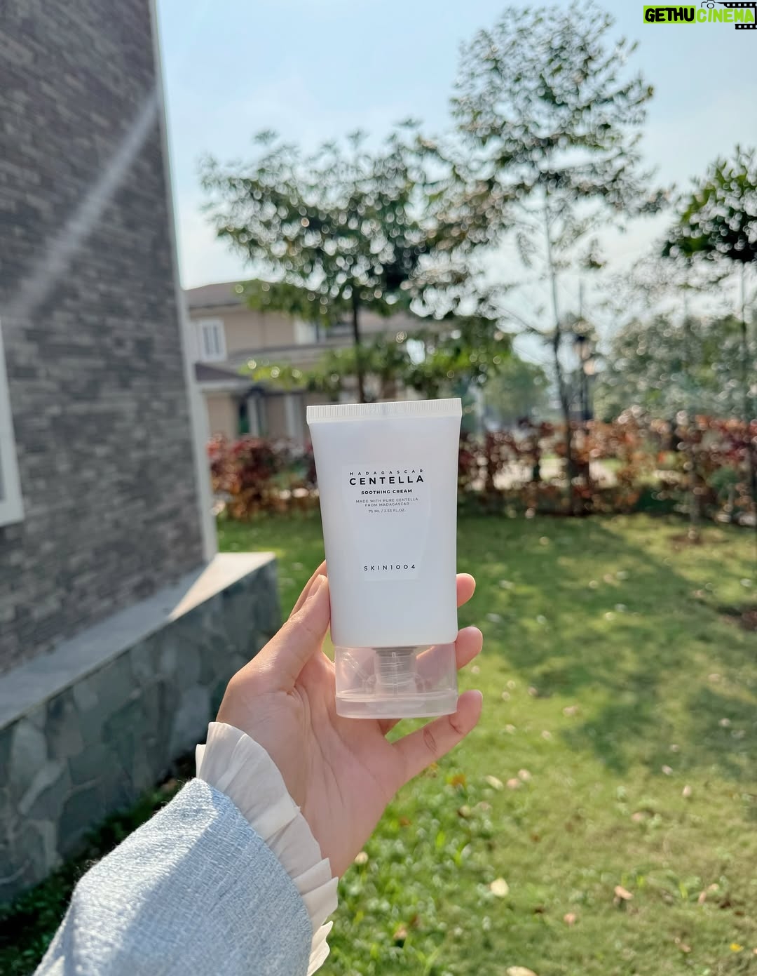 Glenca Chysara - 3.7K Likes - Always ready on, just because Madagascar Centella Soothing cream by @SKIN1004_indonesia 🤍

Super brand day is here!! Buy1get1 promos (15-17 aug) & get up to 86% 
#SuperBrandDay #SKIN1004ID #mycentellamoments