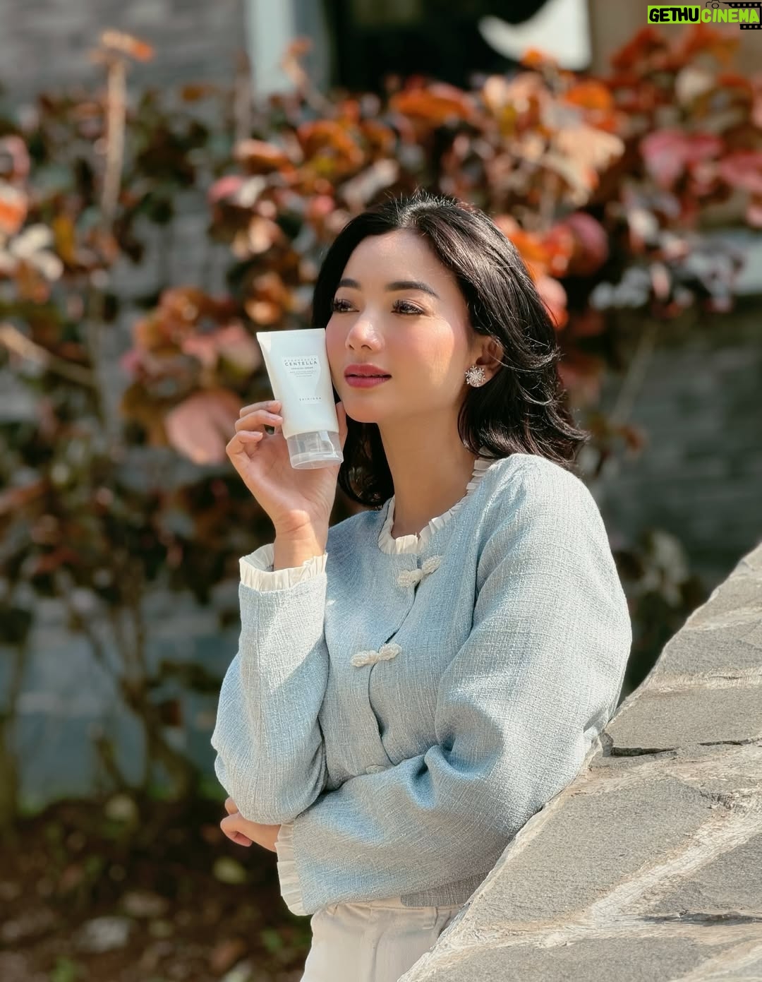 Glenca Chysara - 3.7K Likes - Always ready on, just because Madagascar Centella Soothing cream by @SKIN1004_indonesia 🤍

Super brand day is here!! Buy1get1 promos (15-17 aug) & get up to 86% 
#SuperBrandDay #SKIN1004ID #mycentellamoments