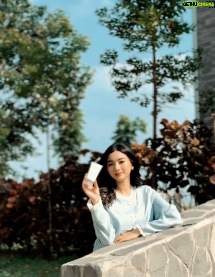 Glenca Chysara - 3.7K Likes - Always ready on, just because Madagascar Centella Soothing cream by @SKIN1004_indonesia 🤍

Super brand day is here!! Buy1get1 promos (15-17 aug) & get up to 86% 
#SuperBrandDay #SKIN1004ID #mycentellamoments