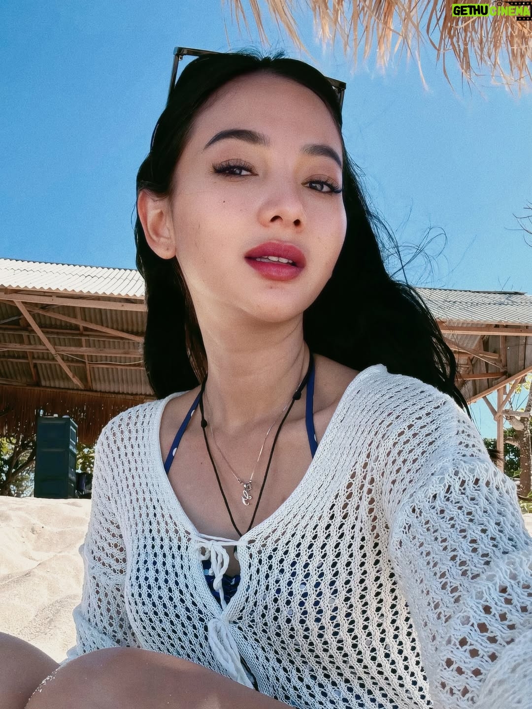 Glenca Chysara - 3 Likes - you just need to go back to the ocean 🥥