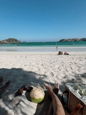 Glenca Chysara Instagram - you just need to go back to the ocean 🥥