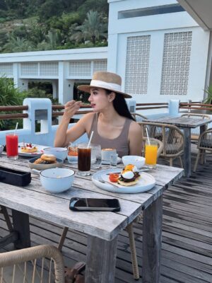 Glenca Chysara Instagram - hot summer mid july ᥫ᭡.
