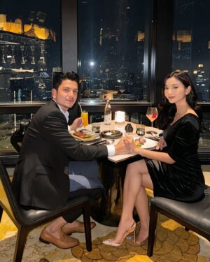Glenca Chysara Instagram - Date night celebrating our anniversary!!
Happy wedding anniversary suamiku @rendijhonpratama 🤍

#masyaallahtabarakallah #allahumabarik
