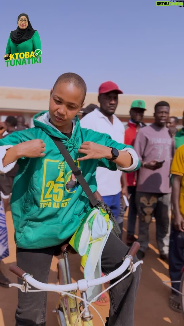 Godliver Gordian - 663 Likes - 📣 Kaliua, Tabora! 
Tunakusanyika hapa leo kuunga mkono Mama Samia Suluhu Hassan katika mkutano wa kampeni. Tuko pamoja kuhamasisha jamii yetu kuhusu umuhimu wa kumchagua kiongozi ambaye anajali maendeleo yetu. 

Hebu tuwe na nguvu na umoja katika kuhakikisha sauti zetu zinatoa mwanga wa mabadiliko! 

Tusisahau kwenda kutiki kwa Mama Samia ifikapo Oktoba 29! Tuchague maendeleo, tuchague Mama Samia! ✊🏽 

@samia_suluhu_hassan
@ccmtanzania 
#Kaliua #MamaSamia2025 #Uchaguzi #MabadilikoChanya