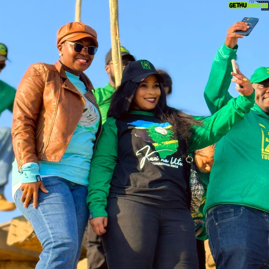 Godliver Gordian - 2K Likes - Hey love

Mbalizi, Mwanjelwa.. Ndaga Fijo Mbeya💖💖💖

#selfieeyamama
#oktobatunatiki✅✅
#ccmkazinaututunasongambele💚💛💚 
.
.
.
Utukufu na Uweza ni wake Bwana na Mwokozi wa maisha yetu Yesu Kristo wa Nazareth Mungu aliye hai, milele na milele.Amina💖