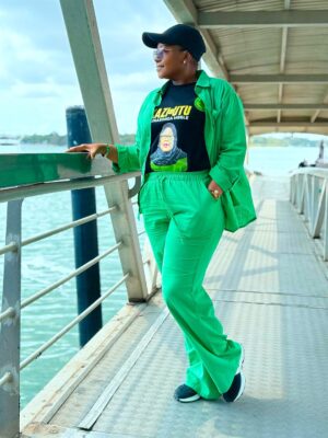 Godliver Gordian Instagram - Hey love
Mithali 16
2 Njia zote za mtu ni safi machoni pake mwenyewe; Bali BWANA huzipima roho za watu.
2PC YANGU IPO KWA @sherry_tz_collectionn ACCESSORIES KAMA ZANGU PIA ZIPO KWA @sherry_jewellery_tz
.
.
.
Utukufu na Uweza ni wake Bwana na Mwokozi wa Maisha yetu Yesu Kristo wa Nazareth Mungu aliye hai, milele na milele. Aminaš