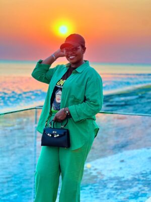 Godliver Gordian Instagram - Hey love
Mithali 16
15 Kuna uhai katika nuru ya uso wa mfalme, Na fadhili zake ni kama wingu la masika.
2PC NA POCHI KUTOKA @sherry_tz_collectionn
SAA NA ACCESSORIES KUTOKA @sherry_jewellery_tz
UMEIONA MIWANI YA @onaeyecare
.
.
.
Utukufu na Uweza ni wake Bwana na Mwokozi wa maisha yetu Yesu Kristo wa Nazareth Mungu aliye hai, milele na milele. Aminaš