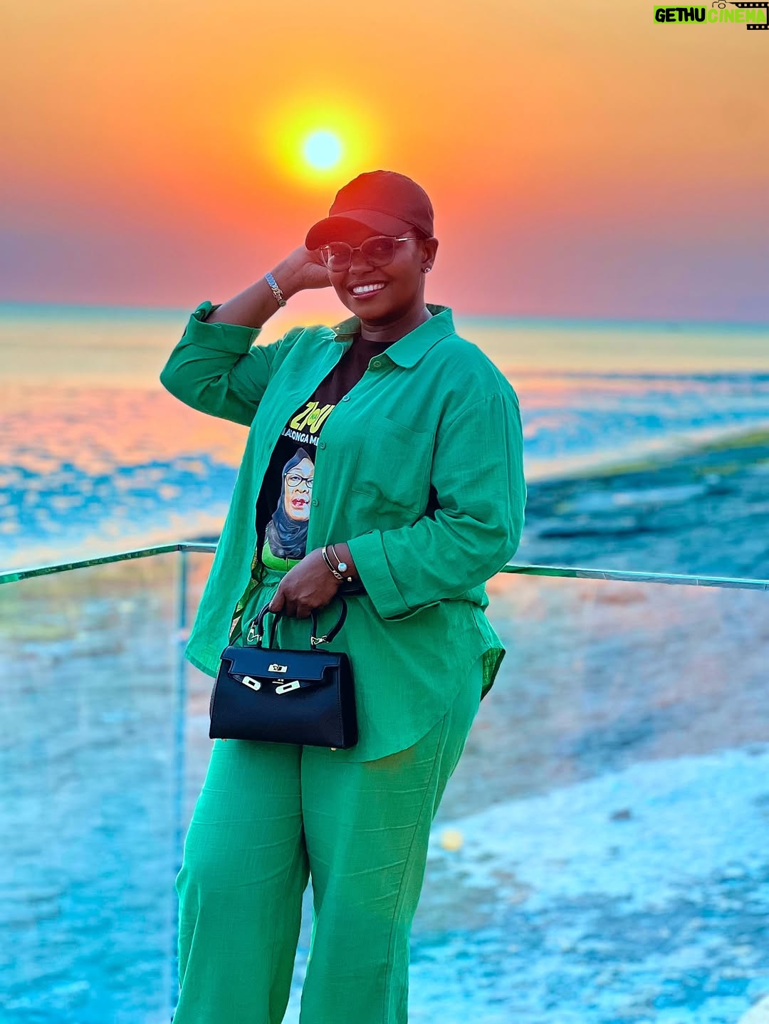 Godliver Gordian - 0.9K Likes - Hey love

Mithali 16
15 Kuna uhai katika nuru ya uso wa mfalme, Na fadhili zake ni kama wingu la masika.

2PC NA POCHI KUTOKA @sherry_tz_collectionn
SAA NA ACCESSORIES KUTOKA @sherry_jewellery_tz
UMEIONA MIWANI YA @onaeyecare
.
.
.
Utukufu na Uweza ni wake Bwana na Mwokozi wa maisha yetu Yesu Kristo wa Nazareth Mungu aliye hai, milele na milele. Amina💖