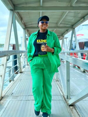 Godliver Gordian Instagram - Hey love
Mithali 16
2 Njia zote za mtu ni safi machoni pake mwenyewe; Bali BWANA huzipima roho za watu.
2PC YANGU IPO KWA @sherry_tz_collectionn ACCESSORIES KAMA ZANGU PIA ZIPO KWA @sherry_jewellery_tz
.
.
.
Utukufu na Uweza ni wake Bwana na Mwokozi wa Maisha yetu Yesu Kristo wa Nazareth Mungu aliye hai, milele na milele. Aminaš