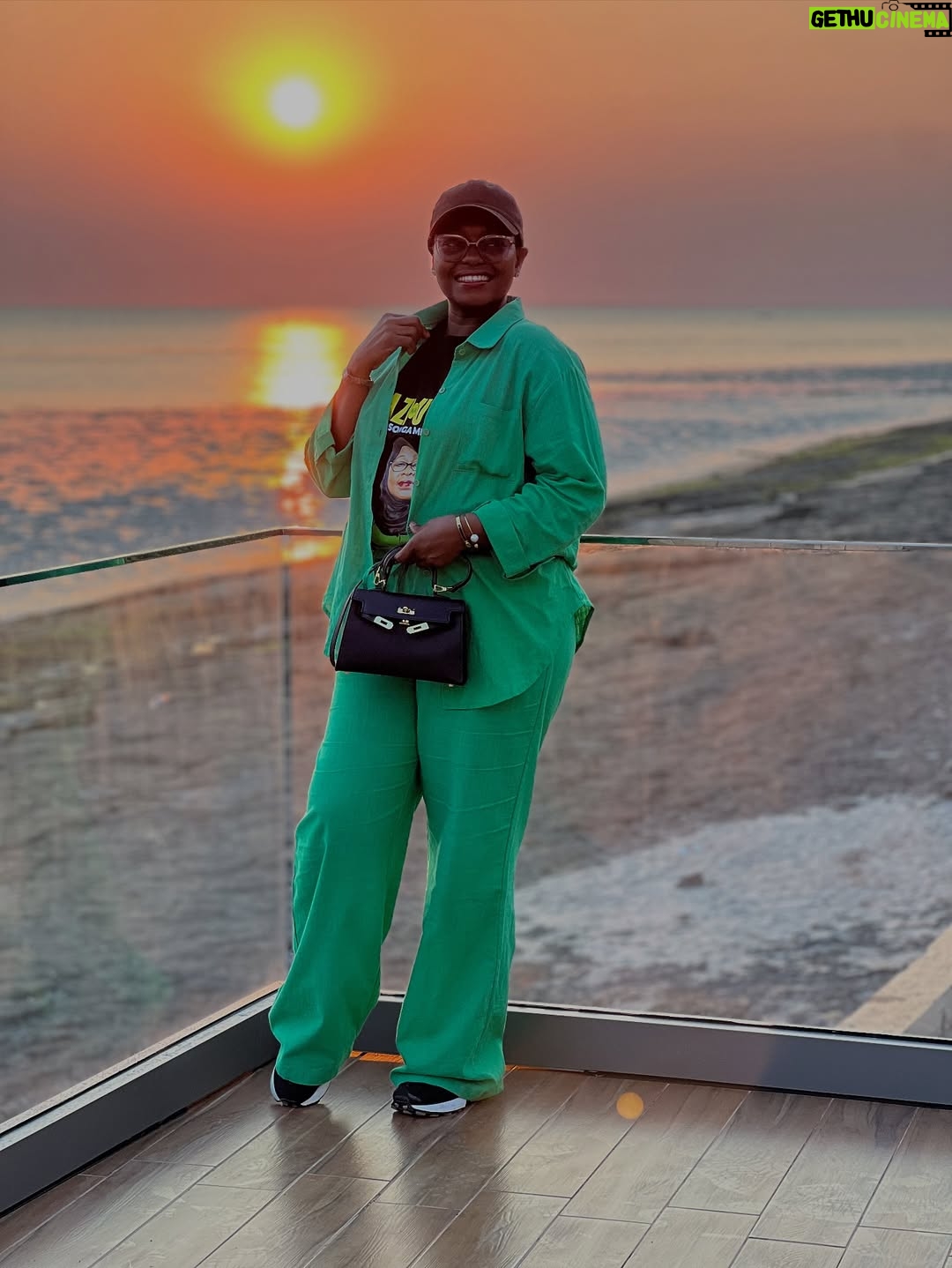 Godliver Gordian - 0.9K Likes - Hey love

Mithali 16
15 Kuna uhai katika nuru ya uso wa mfalme, Na fadhili zake ni kama wingu la masika.

2PC NA POCHI KUTOKA @sherry_tz_collectionn
SAA NA ACCESSORIES KUTOKA @sherry_jewellery_tz
UMEIONA MIWANI YA @onaeyecare
.
.
.
Utukufu na Uweza ni wake Bwana na Mwokozi wa maisha yetu Yesu Kristo wa Nazareth Mungu aliye hai, milele na milele. Amina💖