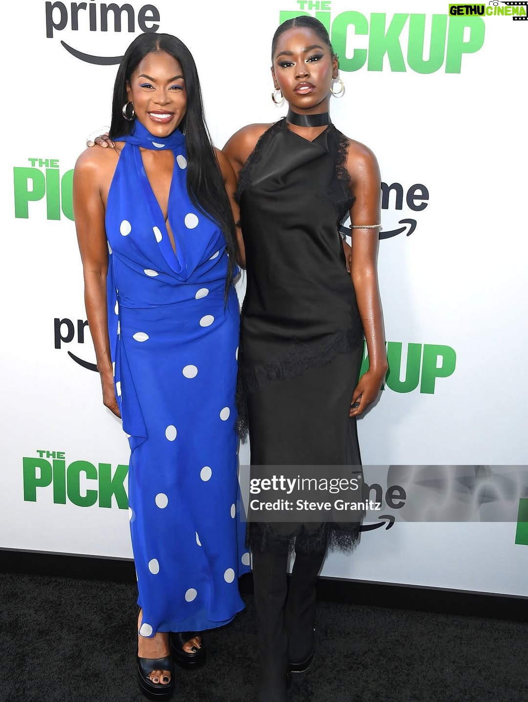 Golden Brooks - 18.2K Likes - The TEA…. Me and babygirl came out to support the immensely talented and beautiful @keke in @amazonprime @amazonmgmstudios THE PICKUP MOVIE alongside  #eddiemurphy #petedavidson and #evalongoria directed by @timkstory 🎬🎬

Such a fun movie!!! And got to see some of my favorite people!!

Thank you @makeupbyjulissv 
Dresses(both ) @zara