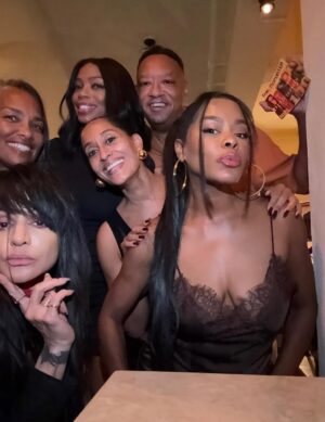 Golden Brooks Instagram - What I wouldn’t do for this gang right here! Yes, we’re all back together for a night of celebrating our 25th It’s like time has never passed at all! The laughs, the poses, the jokes, the memories! … I love my #girlfriends so much! And our one and only gent!!! And yes, that is a cake with the candles… Complements of our very lovely and talented @traceeellisross #25thanniversary Here’s to the gang 🥂🥂🥂🥂🥂 @marabrockakil @traceeellisross @misspersiawhite @itsmejillmarie @reggieh69