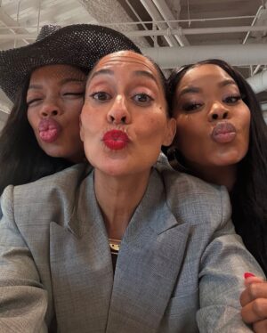Golden Brooks Instagram - Heard it was #nationalgirlfriendsday well here’s to some of the best I’ve ever known!!! There through thick and thin!!! Luv my GURRRLS!!!!